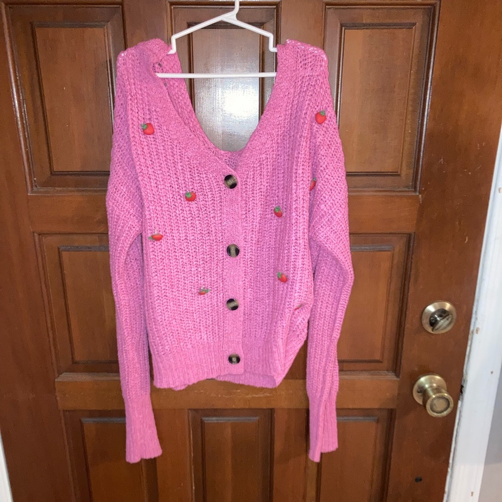 Moon & Madison size M pink strawberry sweater! No flaws!